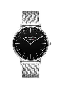 Cadran de montre noir rond avec des marqueurs et aiguilles d'heure en argent. Bracelet en métal maillé argenté. Nom de la marque "Victoria-Hyde" en blanc à la position de 12 heures.