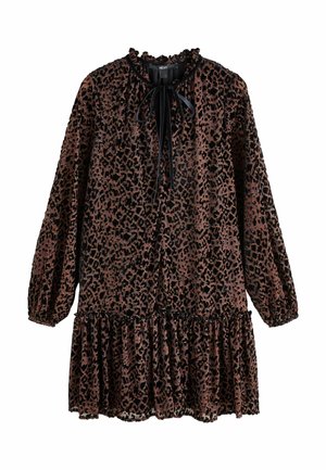 Robe à manches longues marron et noire imprimé léopard, avec un ourlet et un encolure volantés, avec un ruban noir noué au col.