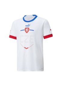 Balta trumpų rankovių futbolo marškinėliai su mėlynu apykakle, raudonomis detalėmis, Čekijos respublikos herbu ir tekstu "CZE". Pagaminti iš kvėpuojančios medžiagos.