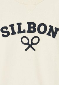 Sudadera color crema con el texto "SILBON" en bordado azul marino y un gráfico de tijeras, con un clásico cuello redondo y una textura suave.
