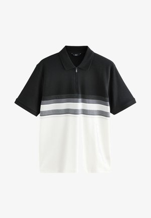 Czarna i biała koszulka polo z krótkim rękawem, z półzamkiem i poziomymi szarymi oraz białymi paskami na klatce piersiowej.