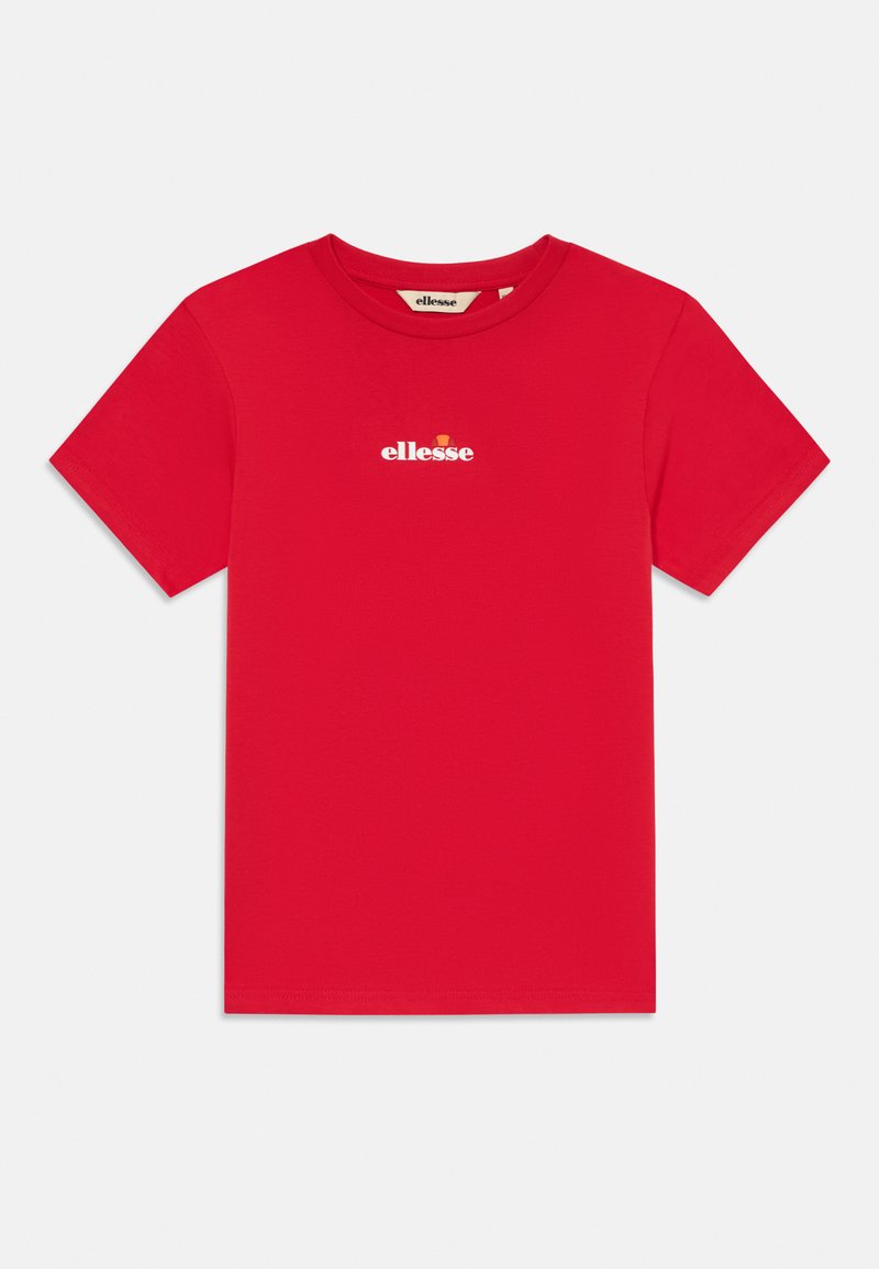 Camiseta roja de manga corta hecha de algodón. Presenta un logo blanco de "ellesse" en la zona del pecho. Textura suave y diseño estándar de cuello redondo.