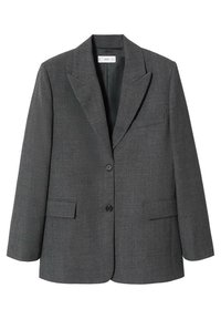 Blazer gris foncé sur mesure avec revers crantés, deux poches à rabat à l'avant, une poche poitrine et deux boutons à la fermeture avant.