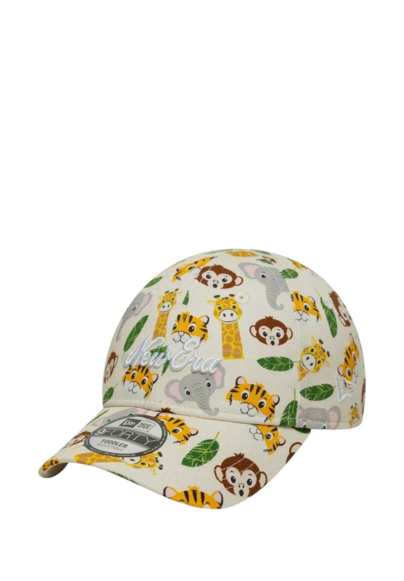 Mütze aus Stoff mit einem hellbeigen Hintergrund und bunten Tiermustern, darunter Tiger, Affen und Giraffen.