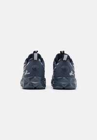 EA7 Emporio Armani ULTIMATE KOMBAT UNISEX - Sportcipő - black iris/silver reflective