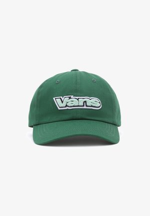 Casquette de baseball verte avec le logo "Vans" brodé en blanc et noir sur le devant, dotée d'œillets de ventilation et d'une visière incurvée.