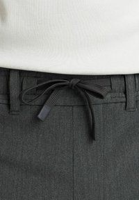 CHASIN' Stone Dual - Auduma bikses - dark grey