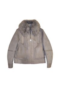 Giacca in suede grigia con ampio colletto in pelliccia soffice, zip frontale, due tasche con zip e maniche lunghe.