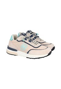 Zapatillas deportivas de color beige claro con acentos en azul marino, fabricadas con un tejido transpirable, suela texturizada y un logo en verde menta. Diseño con cordones y cuello acolchado.