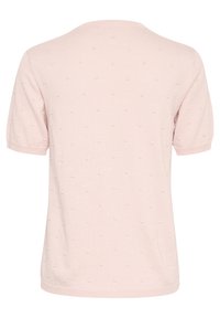 Jasnoróżowy t-shirt z krótkim rękawem, dzianinowy, z wzorem w kropki i okrągłym dekoltem. Tkanina jest miękka z lekko elastycznym krojem.