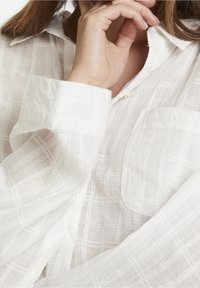 Culture Blus - off-white