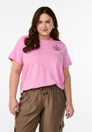 Zizzi MIT BRUSTTASCHE - Triko s potiskem - pink
