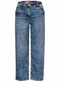 Lichtblauwe denim jeans met een recht model, voorzien van zijzakken, subtiele vervaging en contrasterende stiknaden langs de naden.