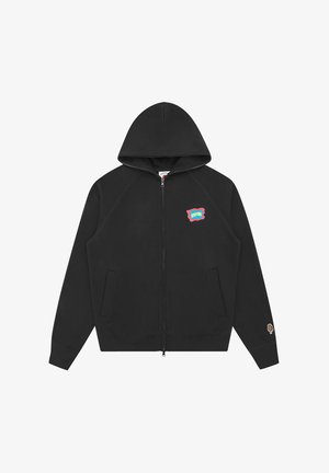 Felpa nera con zip, tasche frontali, logo rettangolare colorato sul petto e piccolo patch gelato sul polsino della manica sinistra.