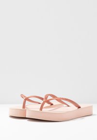 Havaianas SLIM FIT FLATFORM - T-pántos szandálok - ballet rose