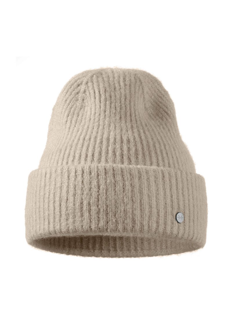 Smėlinis megztas skrybėlė su rauktu tekstūru, sulenkta kraštu ir mažu sidabriniu logotipo akcentu šone. Pagaminta iš šilto, švelnaus medžiagos.