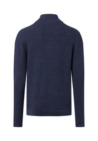 Navyblauwe gebreide trui met hoge kraag, textured patroon, lange mouwen en ribgebreide manchetten en zoom, gezien vanuit de achterkant.