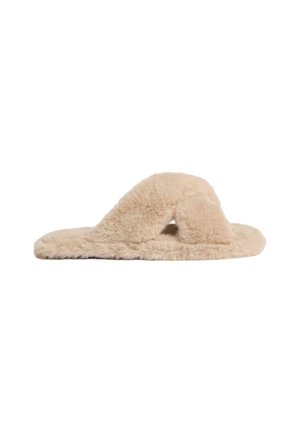 Beige pels slide tøfler med åben tå-design, blød tekstur, rund form og kontureret fodseng for komfort.