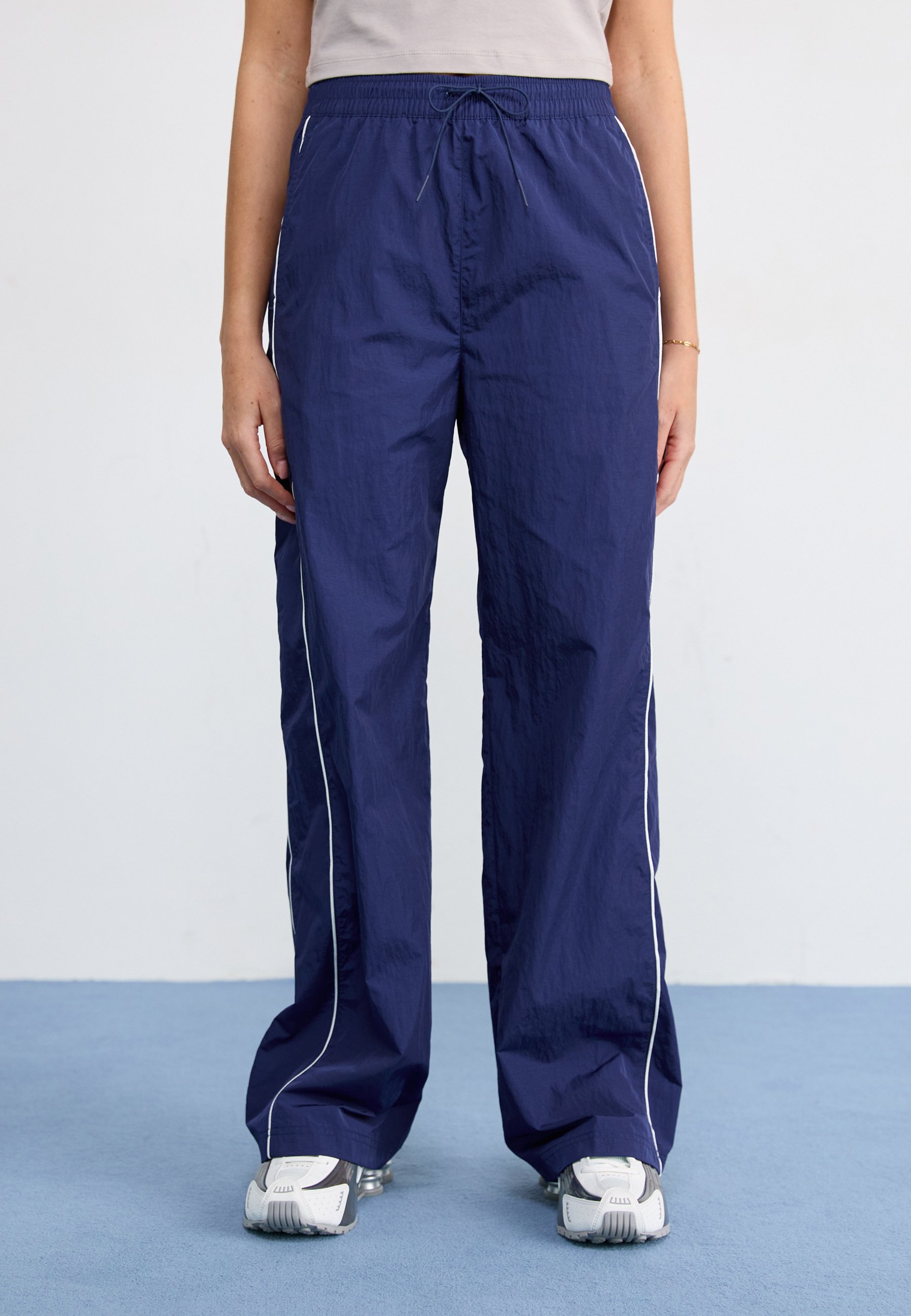 women's nike navy blue track pants