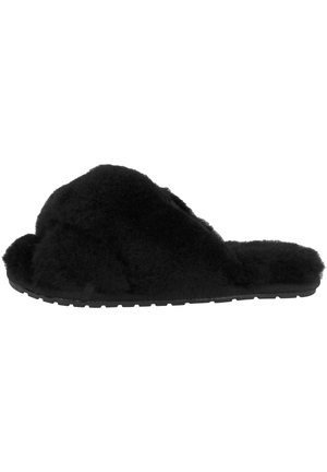 Infradito in morbido peluche nero con tacco arrotondato, texture soffice e suola piatta in gomma. Progettati per il comfort interno e per un look casual.