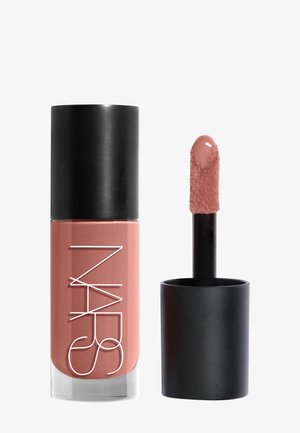 Flüssiger Lippenstift in gedämpftem Rosaton mit schwarzem Deckel, begleitet von einem Applikatorstab mit Produkt auf der weichen Schwammpitze.
