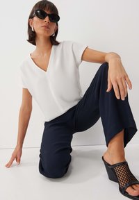 someday. KETIRA - T-shirt basic - milk