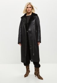 Cesare Gaspari Abrigo de invierno - black