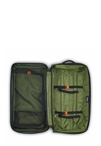 Valigia rettangolare verde con finitura in tessuto leggero, dotata di cerniere nere, dettagli arancioni e tasche in rete interne.