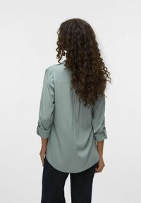 Vero Moda VMBUMPY L/S NEW NOOS - Košilová halenka  - gray mist