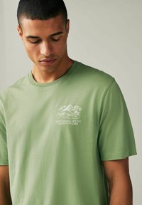 Next HAND DRAWN SIMPLE GRAPHIC 3 PACK - REGULAR FIT - Triko s potiskem - blue pink green