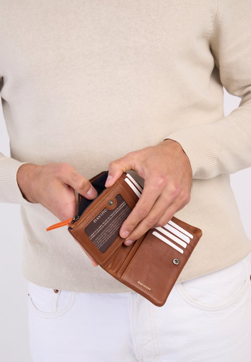 DAVIDOFF ESSENTIALS - Geldbörse - cognac