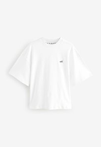 Bijela majica kratkih rukava od pamuka, s ležernim krojem, okruglim izrezom i malim crnim logotipom "self." na prsima.