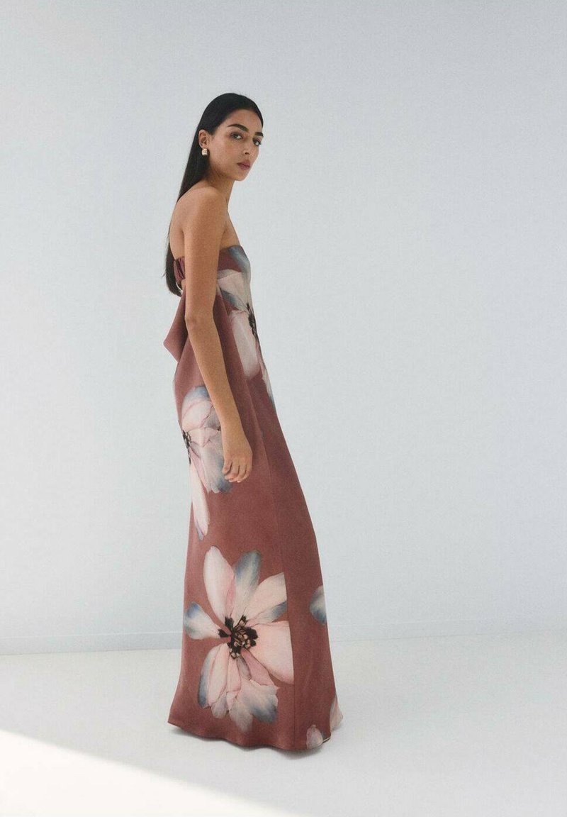 strapless open back dress Dariann Sleeveless Ribbed Midi Dress
