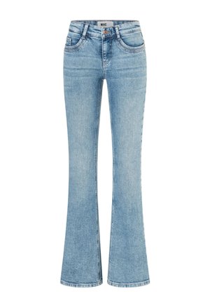 Lichtblauwe spijkerbroek met een lichte uitlopende pijp aan de onderkant, voorkantzakken en een broekband met knoopsluiting met het label "MAC".