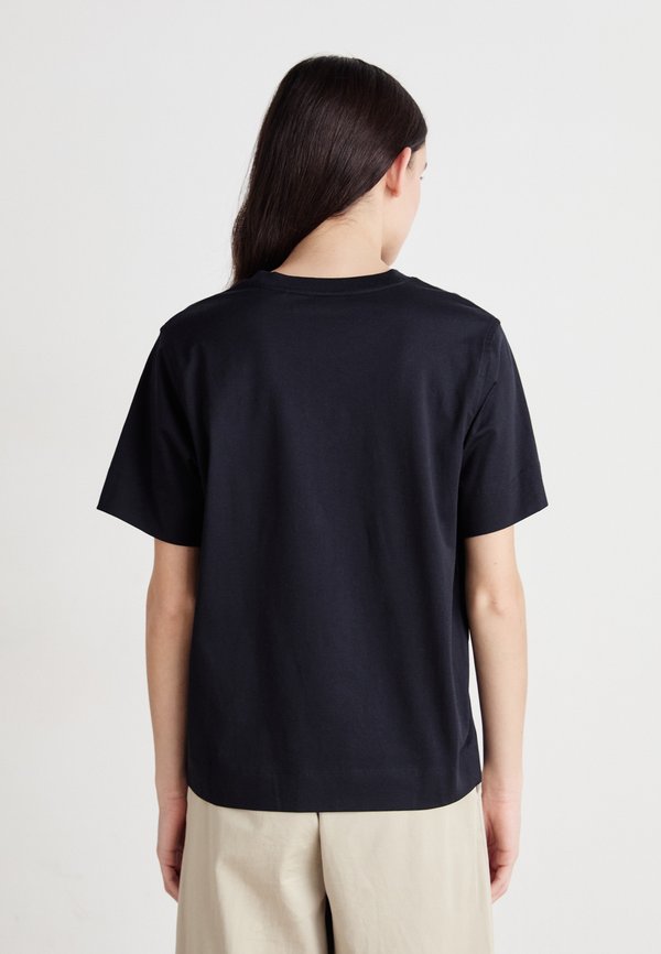 ELPHA PLACED - Basic T-shirt4