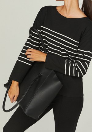 Long sleeved top - black
