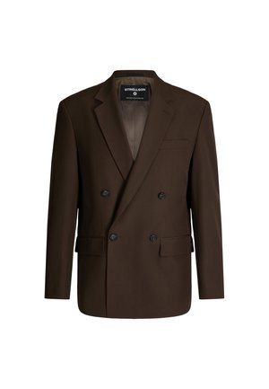 Brązowa, dwurzędowa marynarka z czarnymi guzikami, z usztywnionymi klapami i kieszenią na piersi. Gładka tkanina i widoczna teksturowana podszewka.