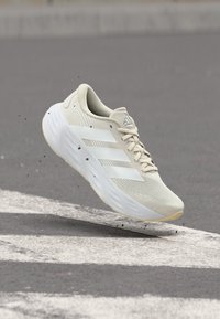 Επιλέχθηκε, cloud white/footwear white/warm vanilla