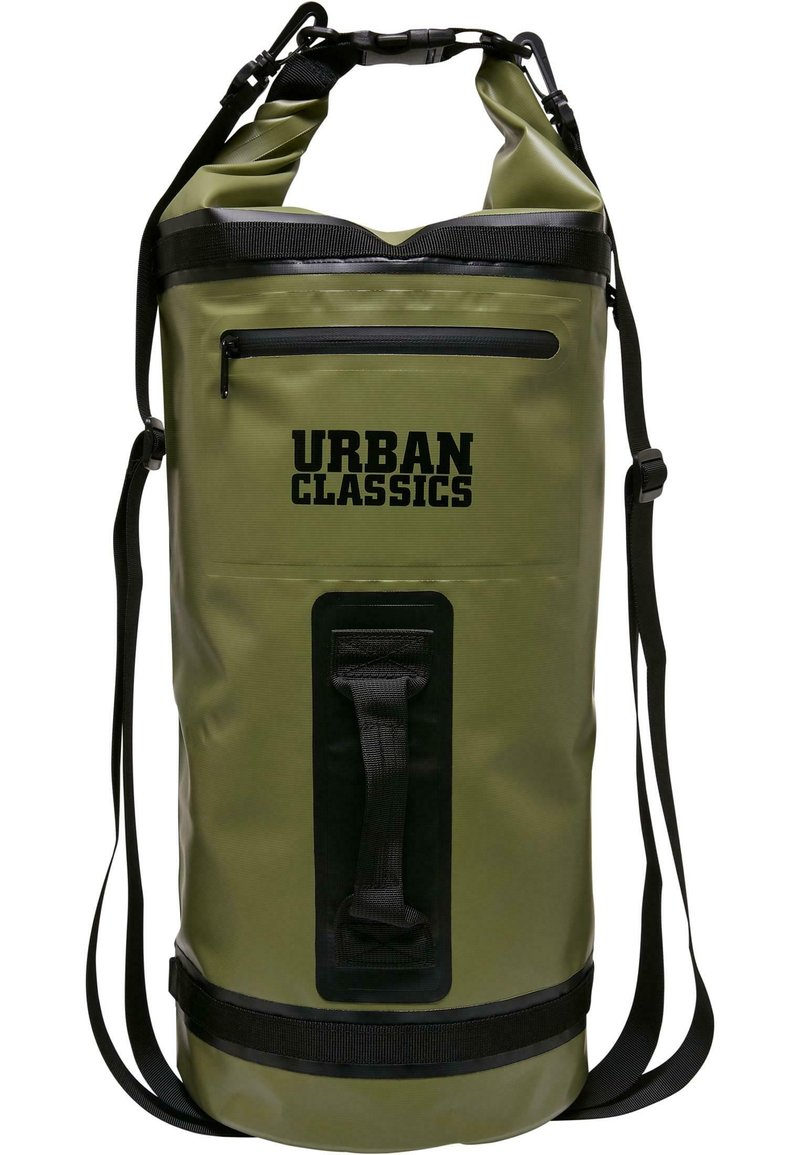 Grønn vanntett duffelbag med justerbare svarte stropper, med toppen rullestengning, fremre glidelåslomme og forsterket bunnpanel.