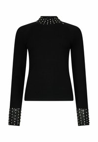 Haut noir à manches longues avec un col montant et des détails décoratifs en clous autour de l'encolure et aux poignets, présentant une texture lisse.