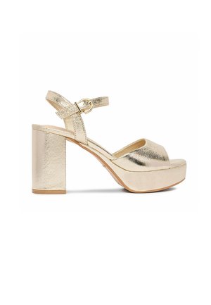 Sandalo aperto color oro metallizzato con tacco a blocco, cinturino alla caviglia e chiusura con fibbia, caratterizzato da una suola platform.