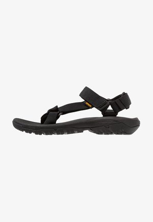 Mustad mustandiga mustad spordisandaalid, reguleeritavad nailonrihmad, toestav jalaplaat ja tekstureeritud kummipõhi parema haarde ja vastupidavuse tagamiseks.