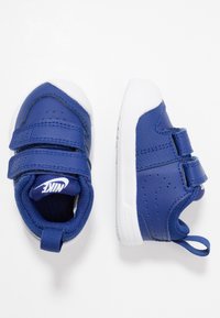 Nike Performance - PICO 5 TDV UNISEX - Træningssko - deep royal blue/white Miniaturebillede 1