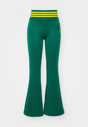 adidas Originals FLARED PANTS - Pantaloni de trening - collegiate green