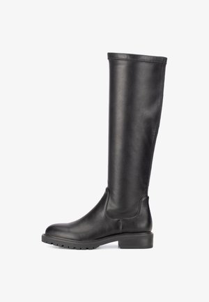 Hoge zwarte leren laarzen met een gladde afwerking, voorzien van een ronde neus en een stevige rubberen zool, gepresenteerd tegen een witte achtergrond.