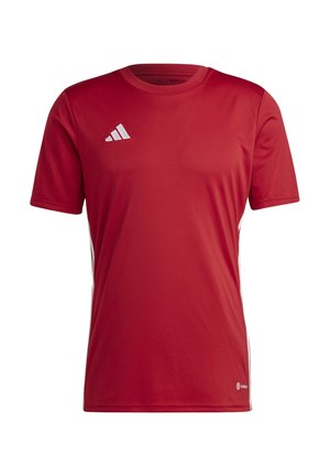 Rød simpel sports t-shirt med korte ærmer, rund halsudskæring og lille hvid Adidas-logo på øverste venstre side.