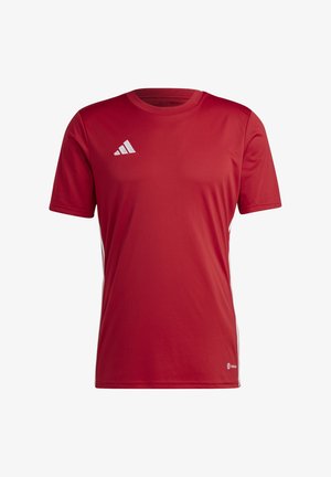 T-shirt de sport rouge uni à manches courtes, col rond et petit logo blanc Adidas en haut à gauche.