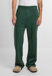 PROHIBITED CAMDEN - Pantalones deportivos - green