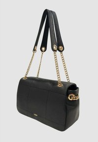 Borsa a tracolla in pelle nera con finitura testurizzata, caratterizzata da accenti in catena dorata, doppi manici in pelle e forma rettangolare con pannelli cuciti.