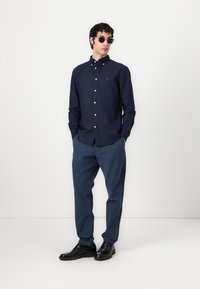 Tommy Hilfiger HARLEM STRUCTURE - Chino-püksid - desert sky